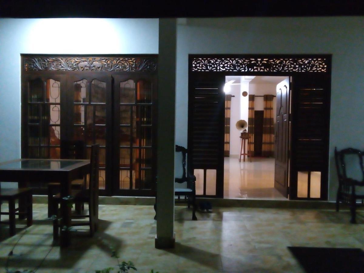 Sinhagiri Hotel & Restaurant Tangalle Buitenkant foto